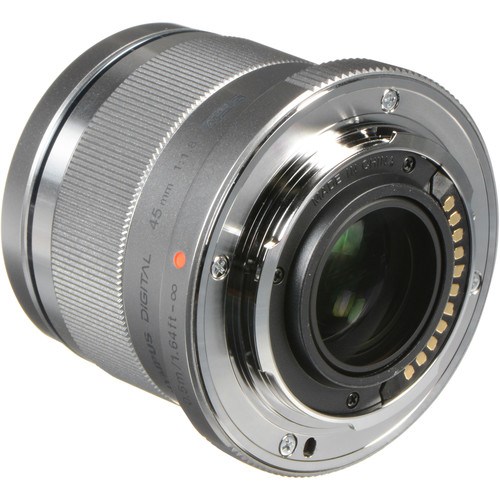 Olympus-45mm-F1.8-silver-Micro-43-Lens03
