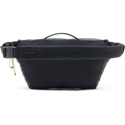 Peak-Design-4L-Black-Outdoor-Sling-02