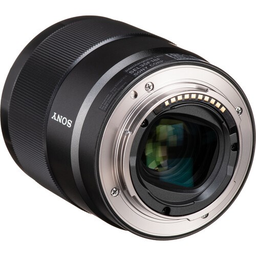 Sony-35mm-F1.8-E-Mount-Full-Frame-Lens04