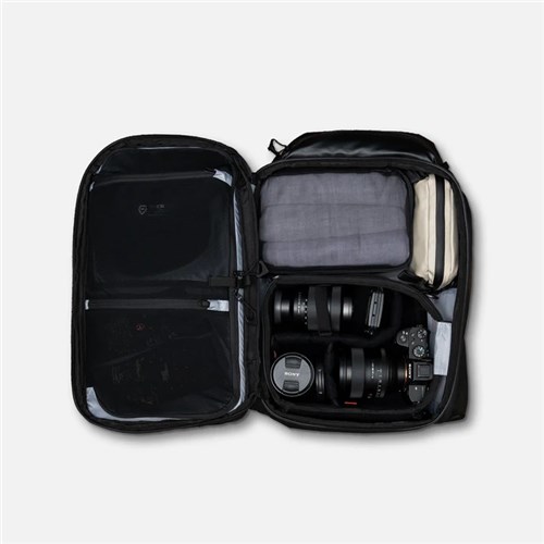 Wandrd-Transit-35L-Black-Backpack-Essential-Bundle07