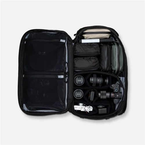 Wandrd-Transit-45L-Black-Backpack-Essential-Plus-Bundle08