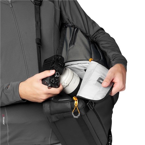 camera-backpack-lowepro-fastpack-bp-250-aw-iii-lp37332-pww-quickdoor-stage1-rgb-07