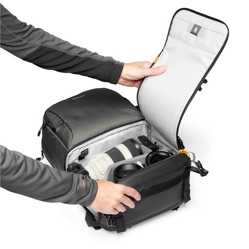 camera-backpack-lowepro-fastpack-bp-250-aw-iii-lp37332-pww-quickdoor-stage2-rgb-03
